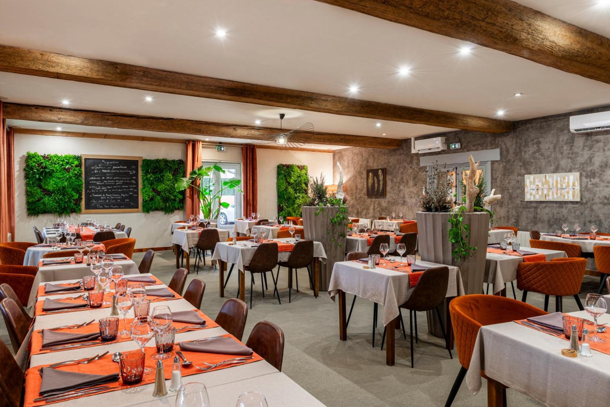 Logis Hotel-Restaurant Saint Romain Anse Exterior foto