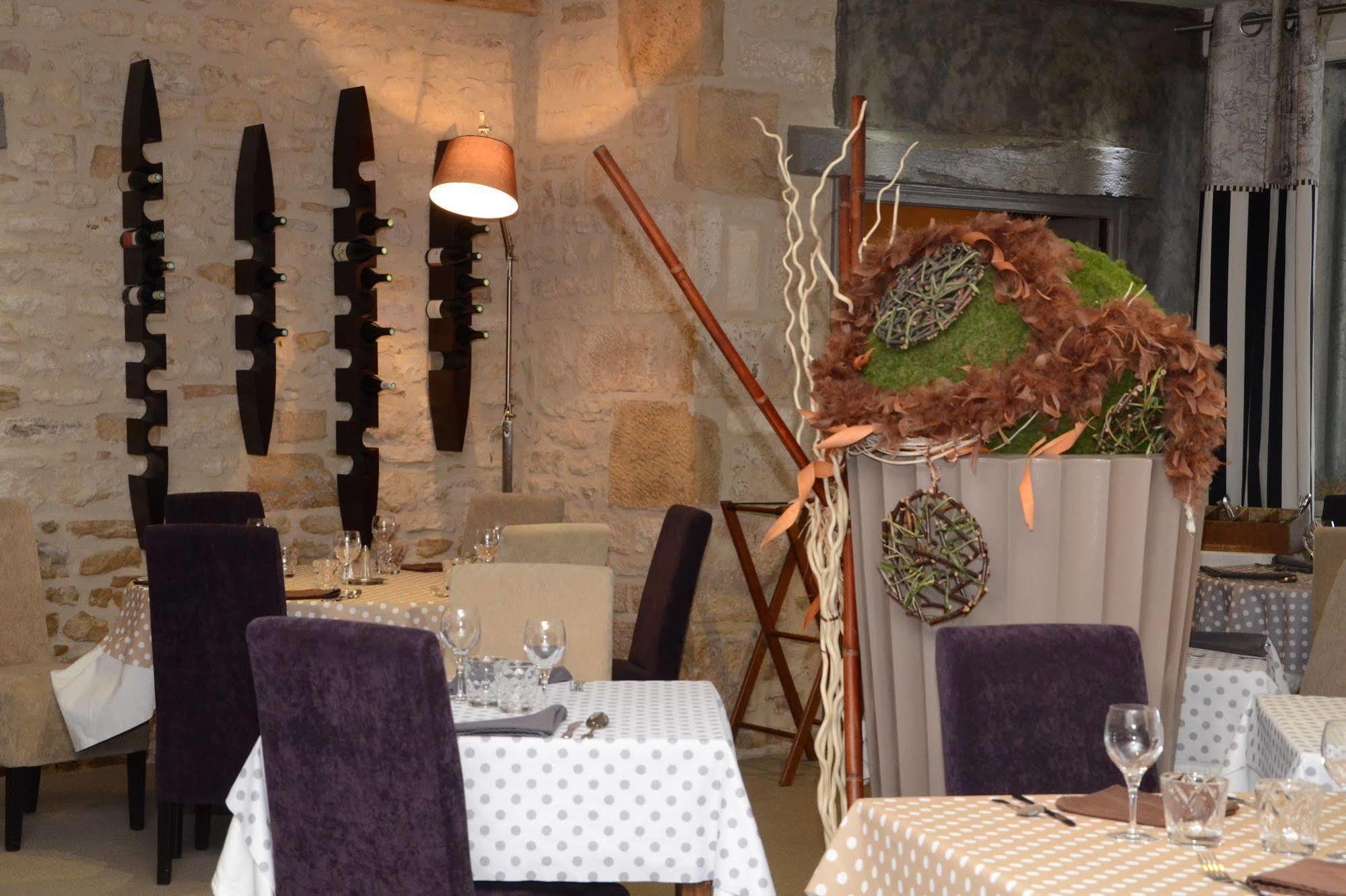 Logis Hotel-Restaurant Saint Romain Anse Exterior foto