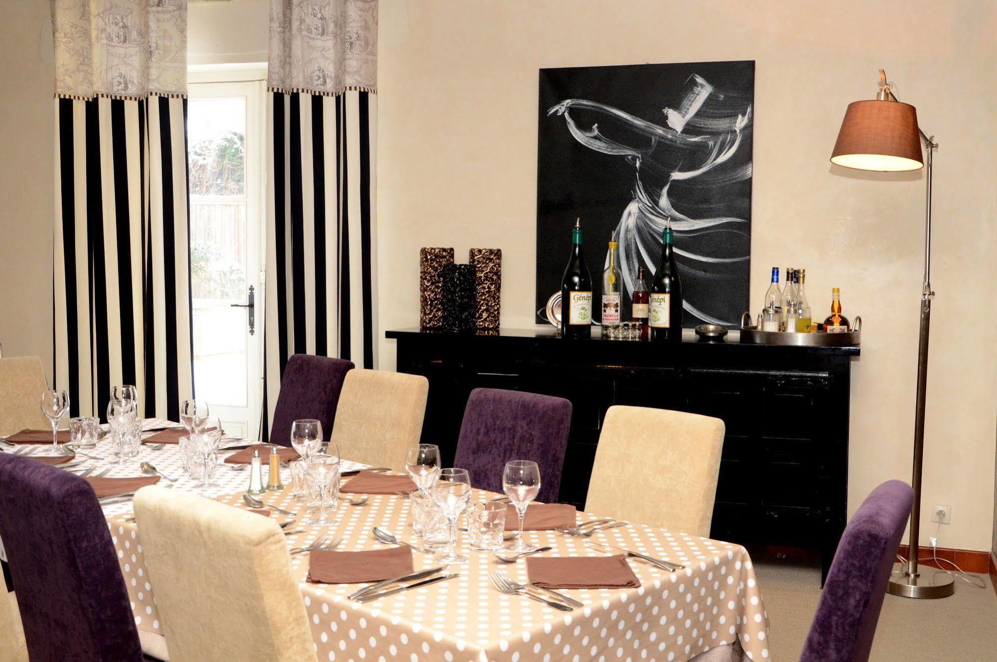Logis Hotel-Restaurant Saint Romain Anse Exterior foto